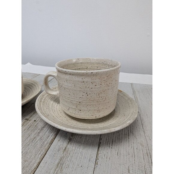 Set of 2 Homespun Stonecast Churchill Wild Strawberry Tea Cups & Saucers - Picture 2 of 8